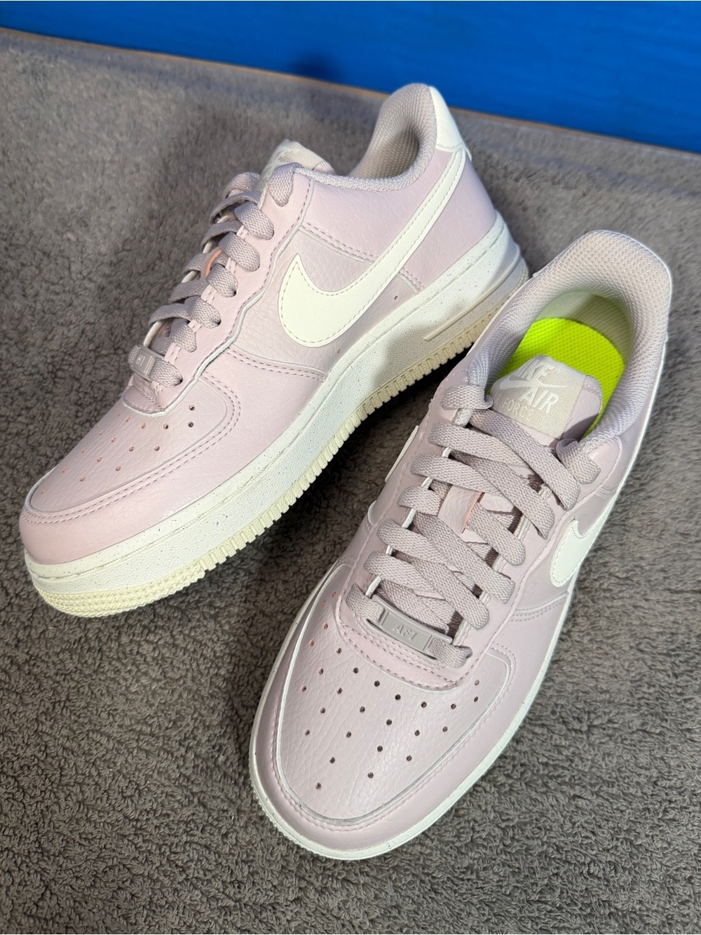 Nike
Air Force 1 07 SE
Brand new